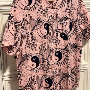 Mens short sleeve Town & Country shirt.